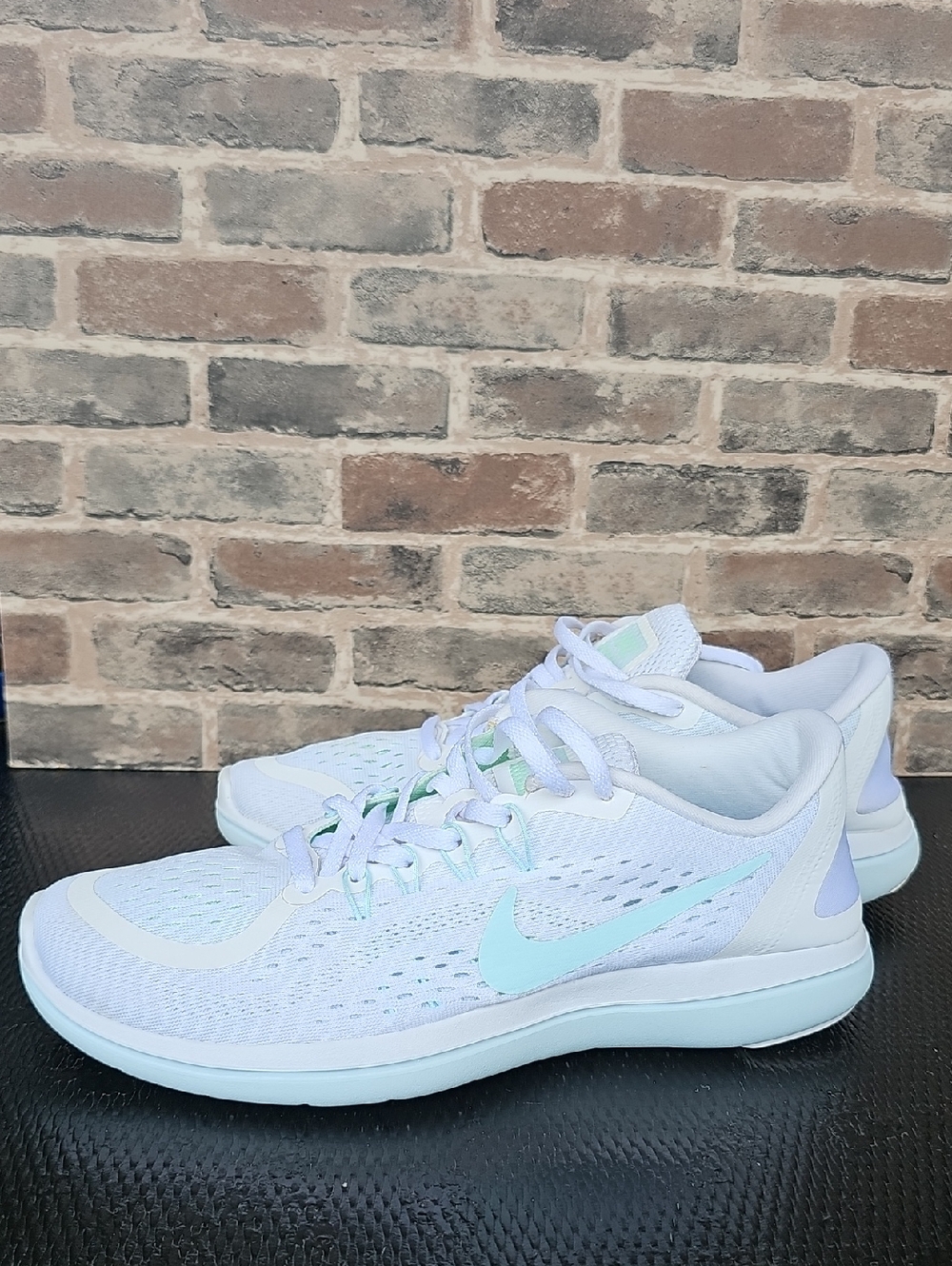 Nike Women’s White & Mint Athletic Running / Walking Sneakers